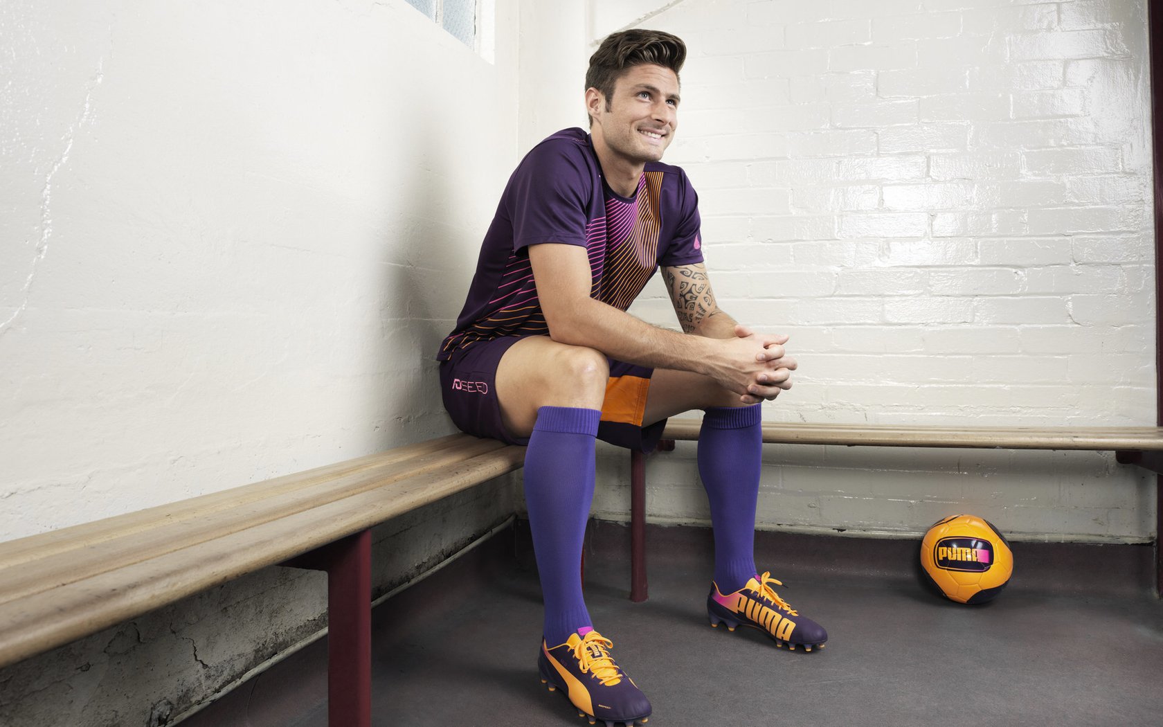 -利物浦队长安菲尔德飚进绝杀球，球迷狂欢，利物浦安菲尔德球场图片